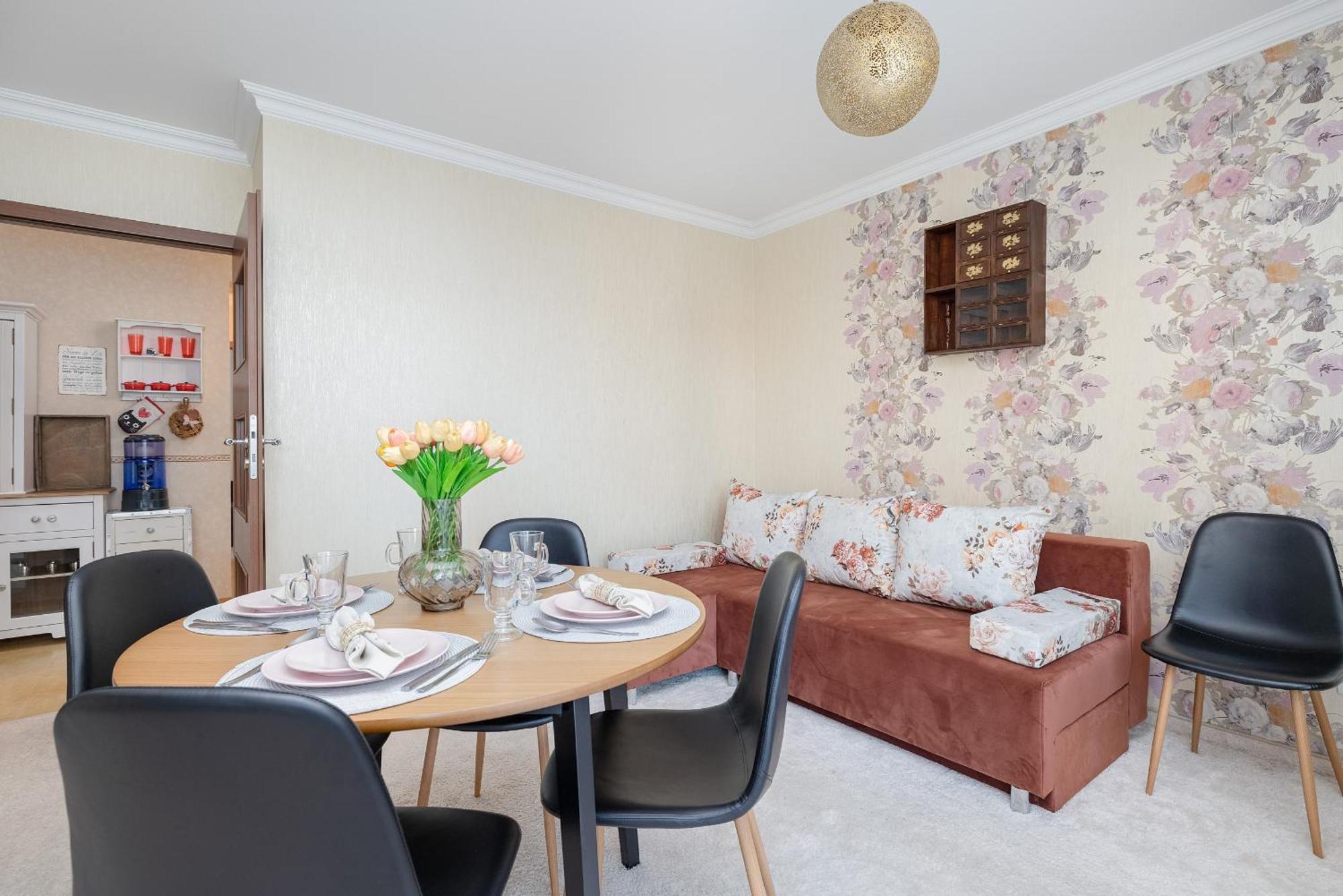 Exceptional 550 M From The By Renters Apartment