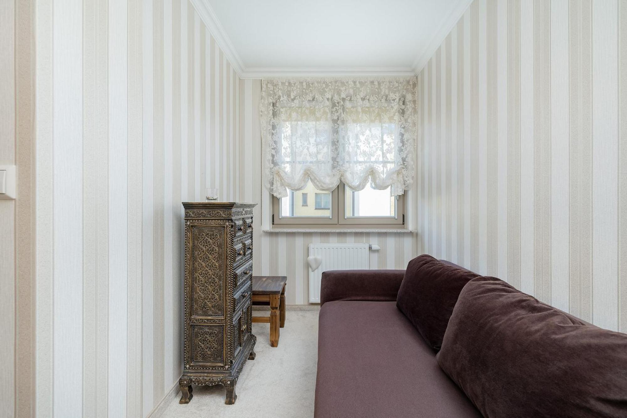 Exceptional 550 M From The By Renters Apartment